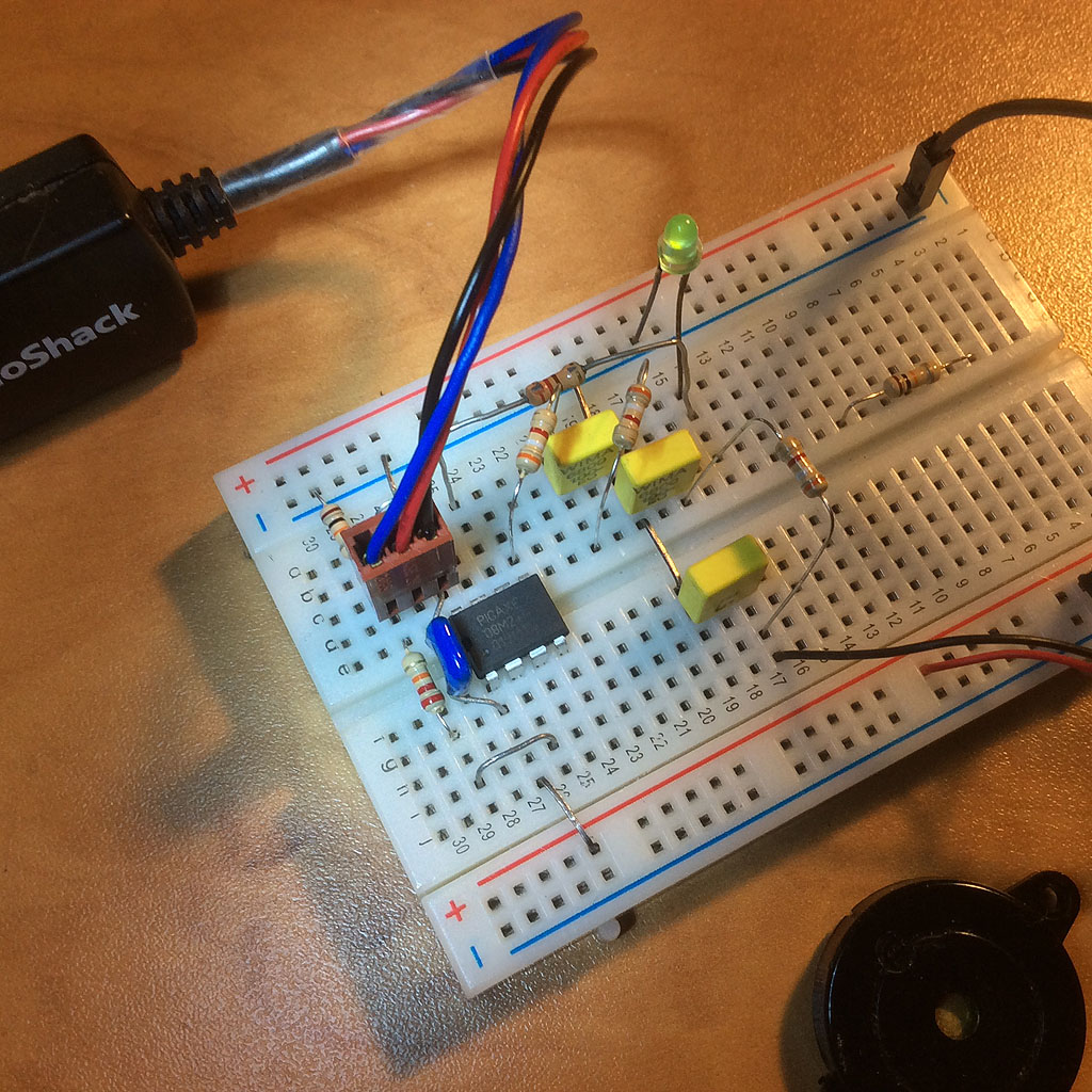 PICAXE-08M2 Simplified Morse Code ID/Beacon Generator