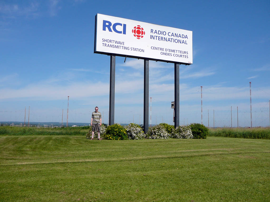 <b>Radio Canada International (RCI) Shortwave Transmitting Station</b> (2007) : Figure 157 : Radio Canada International (2007) Visit before being closed down. Transmitter site entrance sign. : 